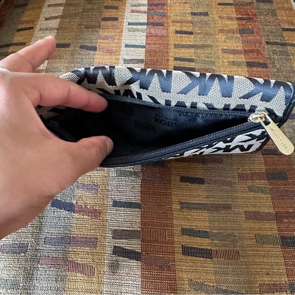 MICHAEL KORS Y2K Signature Mini Shoulder bag with Wallet - Picture 15 of 16